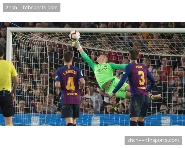 特写瞬间：诺伊尔神扑后怒吼，激励全队守住胜果