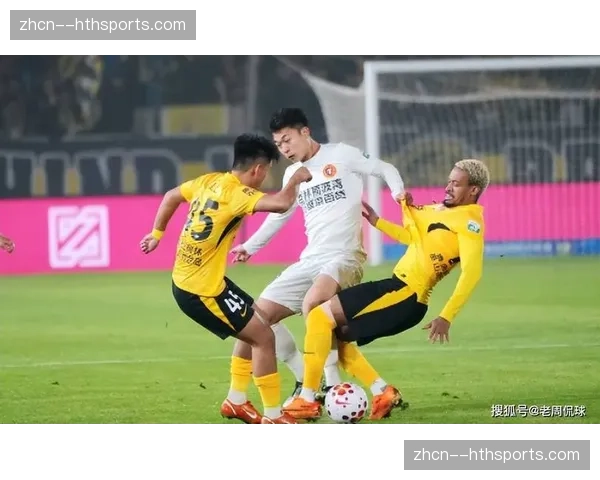 辽宁铁人补时绝平青岛西海岸1-1，升班马展现顽强斗志